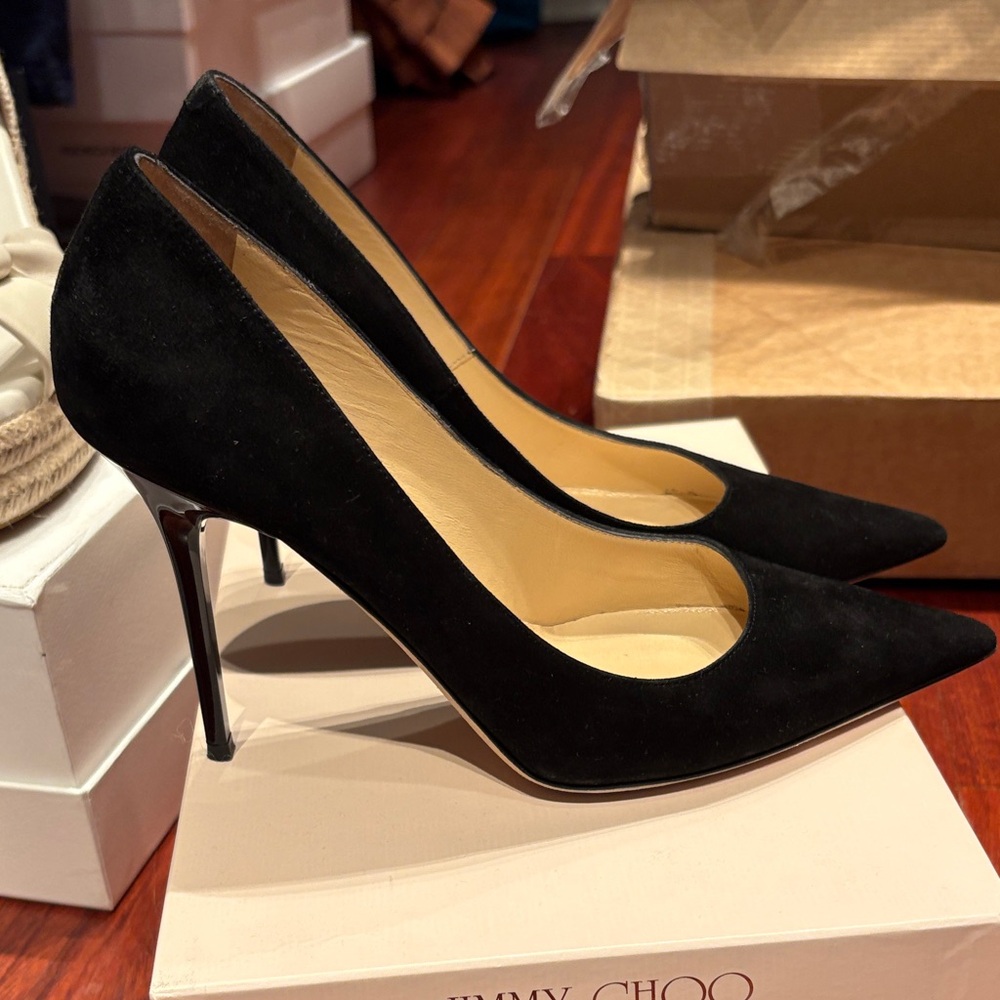 Jimmy Choo Elegant Black Stiletto Heels - Picture 9 of 9